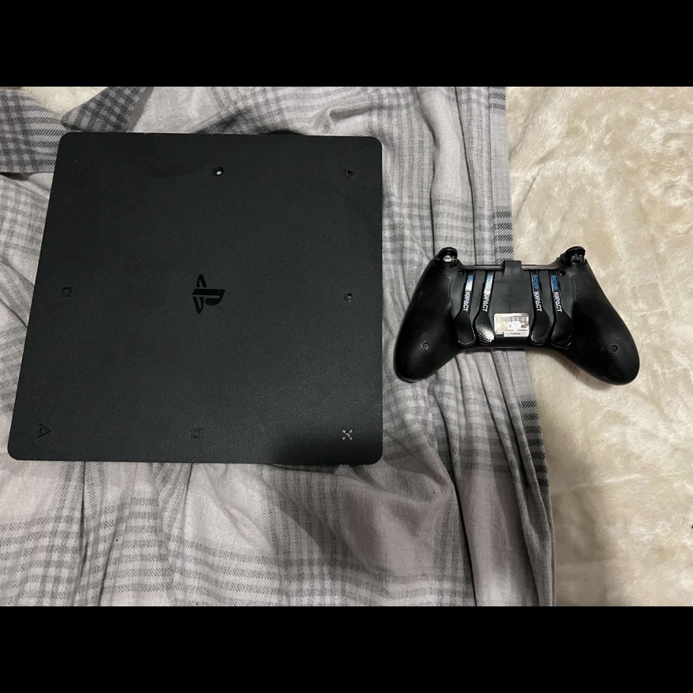 Ps4 plus scuff controller - Picture 4 of 5